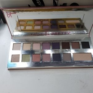 It Naturally Pretty Romantics Eyeshadow palette